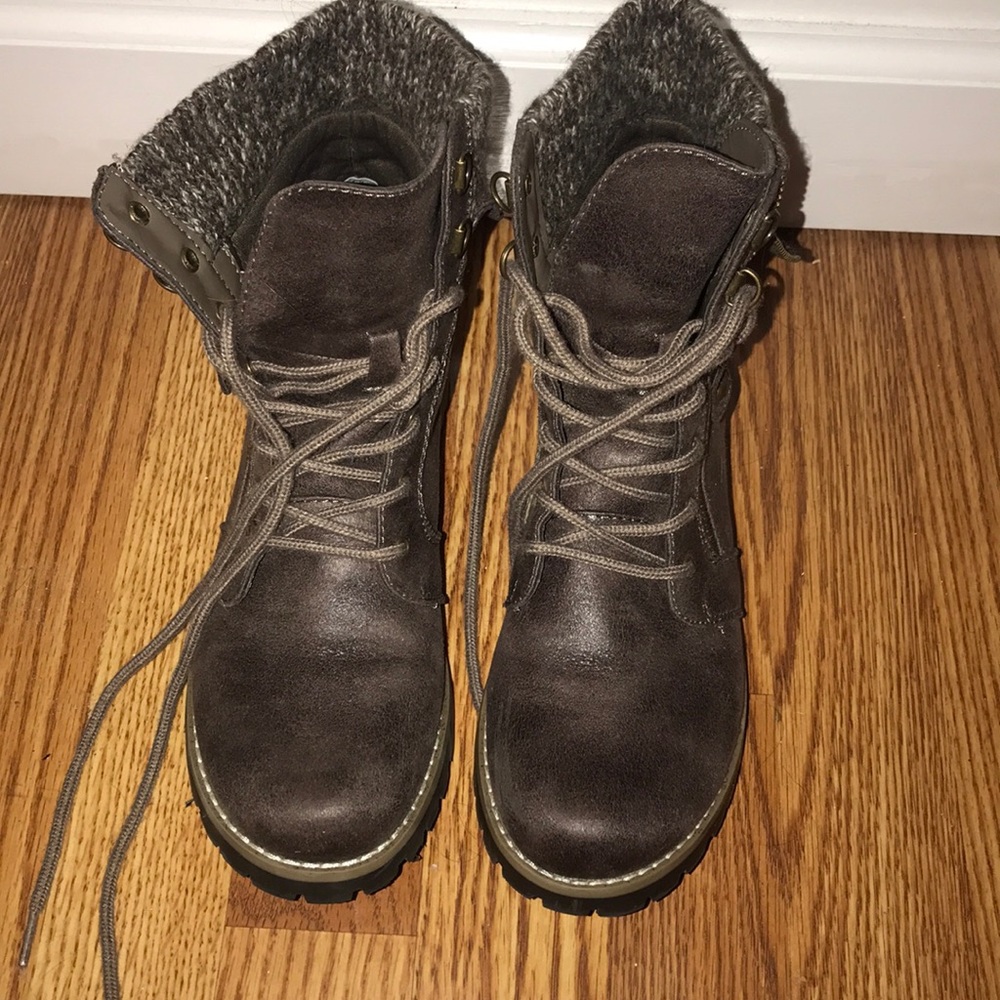 Combat boots